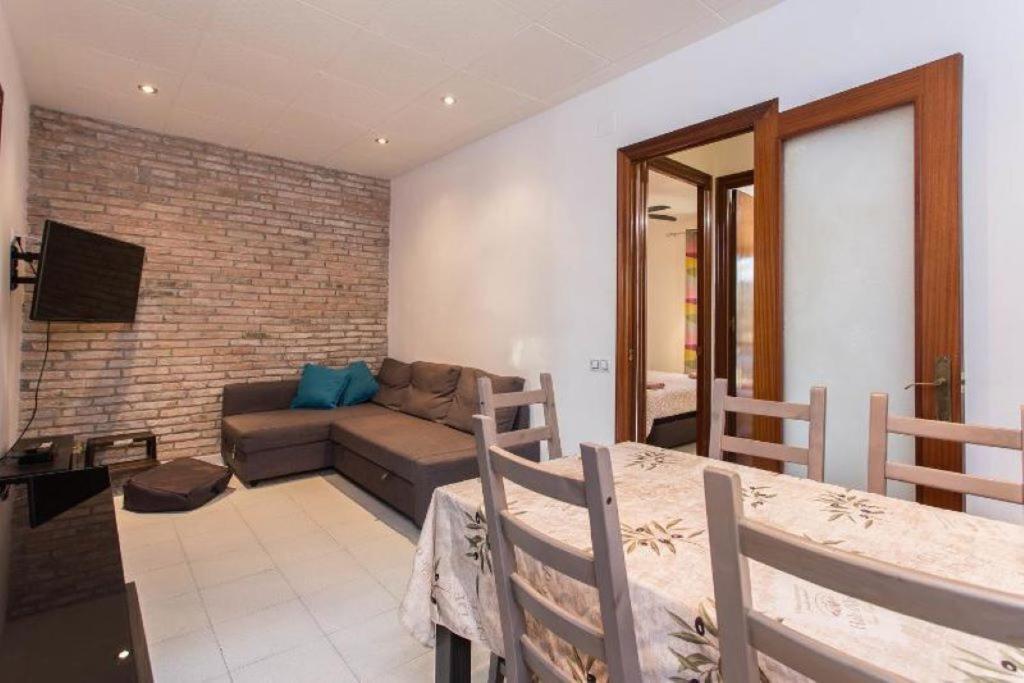 Modern Pad In A Great Old Barrio Apartment Barcelona